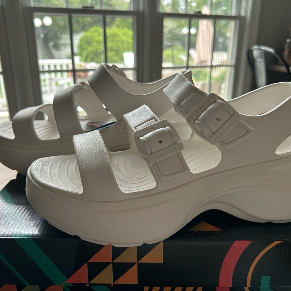 Skechers Foamies Tai Get Real White Platform Sandal Shoe size 10 Women. New Box - Picture 2 of 9